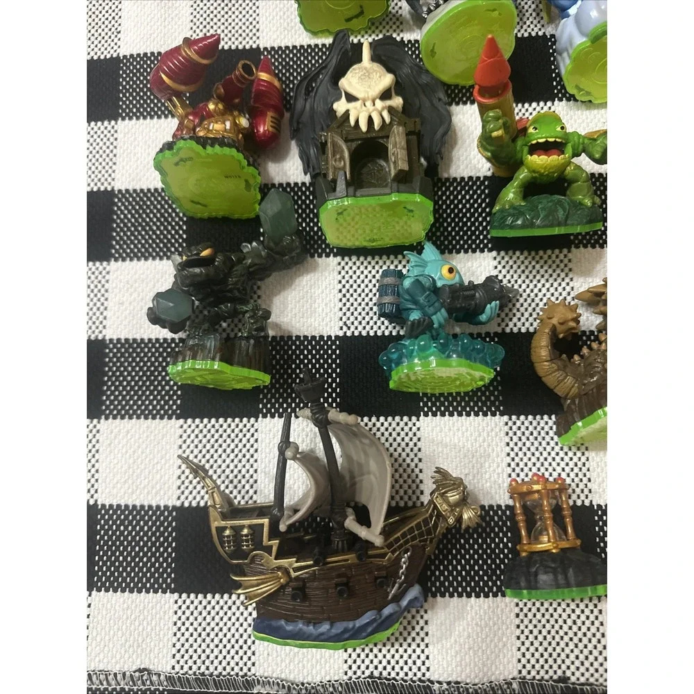 MASSIVE Skylander Lot with‎ Cards Great Condition